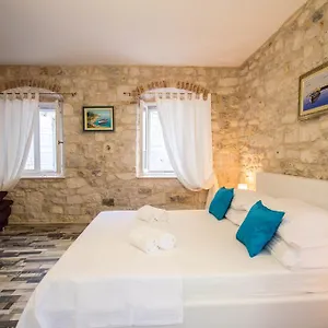 apartment-toma-trogir.hotels-in-trogir.com/
